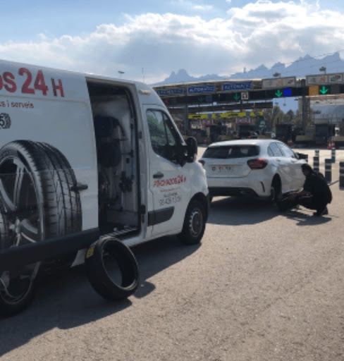 Taller 24 horas madrid mecanico abierto madrid mecanico 24 horas a domicilio de bateria 24 horas pinchazos 24 horas 24/7motos en Madrid, Madrid