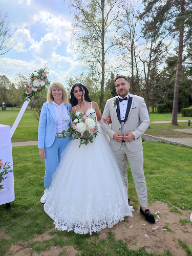 Simone Schneider - Freie Rednerin für Hochzeiten, Trauerfeiern und Kinderwillkommensfeste - Neuhausen am Rheinfall