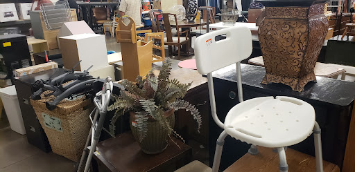 Thrift Store «7th & Bell Goodwill Retail Store & Donation Center», reviews and photos, 17037 N 7th Ave, Phoenix, AZ 85023, USA