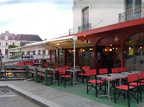 Atmosphère du Restaurant bar brasserie Le Bistrot des Voyageurs à Vitré - n°2