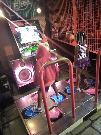 Shopping Mall «Cross Pointe Shopping Center», reviews and photos, 101 E Alex Bell Rd, Centerville, OH 45459, USA