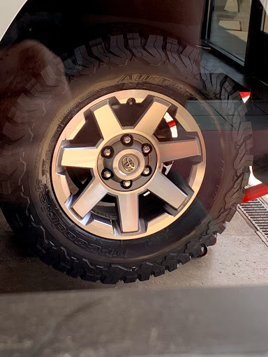 Tire Shop «Discount Tire Store - Algonquin, IL», reviews and photos, 2341 W Algonquin Rd, Algonquin, IL 60102, USA