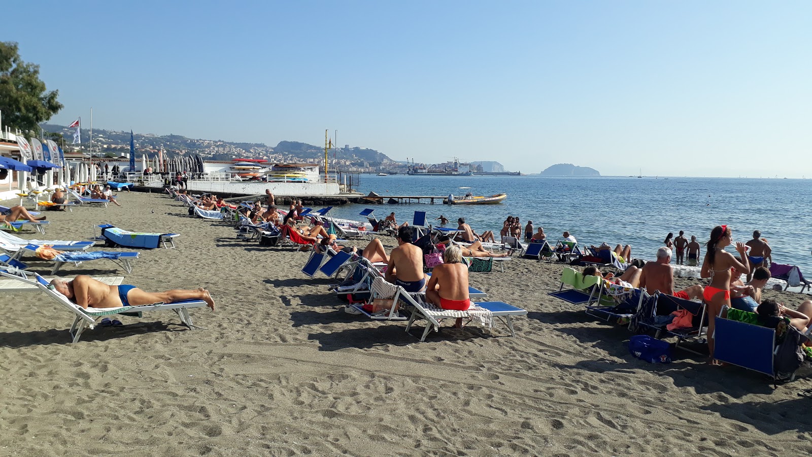 Fotografija Montenuovo beach z veliki zalivi