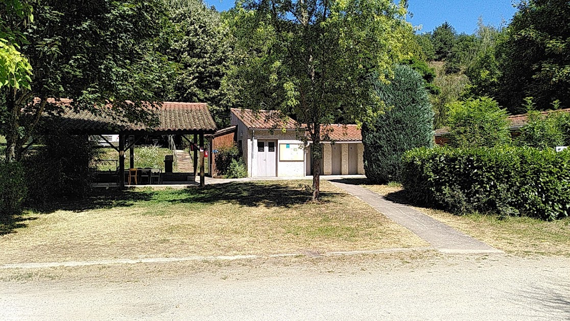 CAMPING DE MON VILLAGE (Aire CAMPING-CAR PARK) La Bessiere à Blesle (Haute-Loire 43)