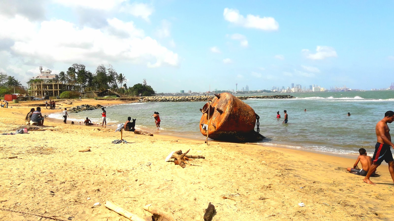 Foto van Preethipura Beach met grote baaien