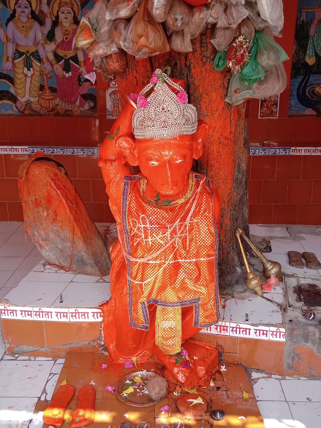 प्रसिद्ध हनुमान मंदिर दोनी