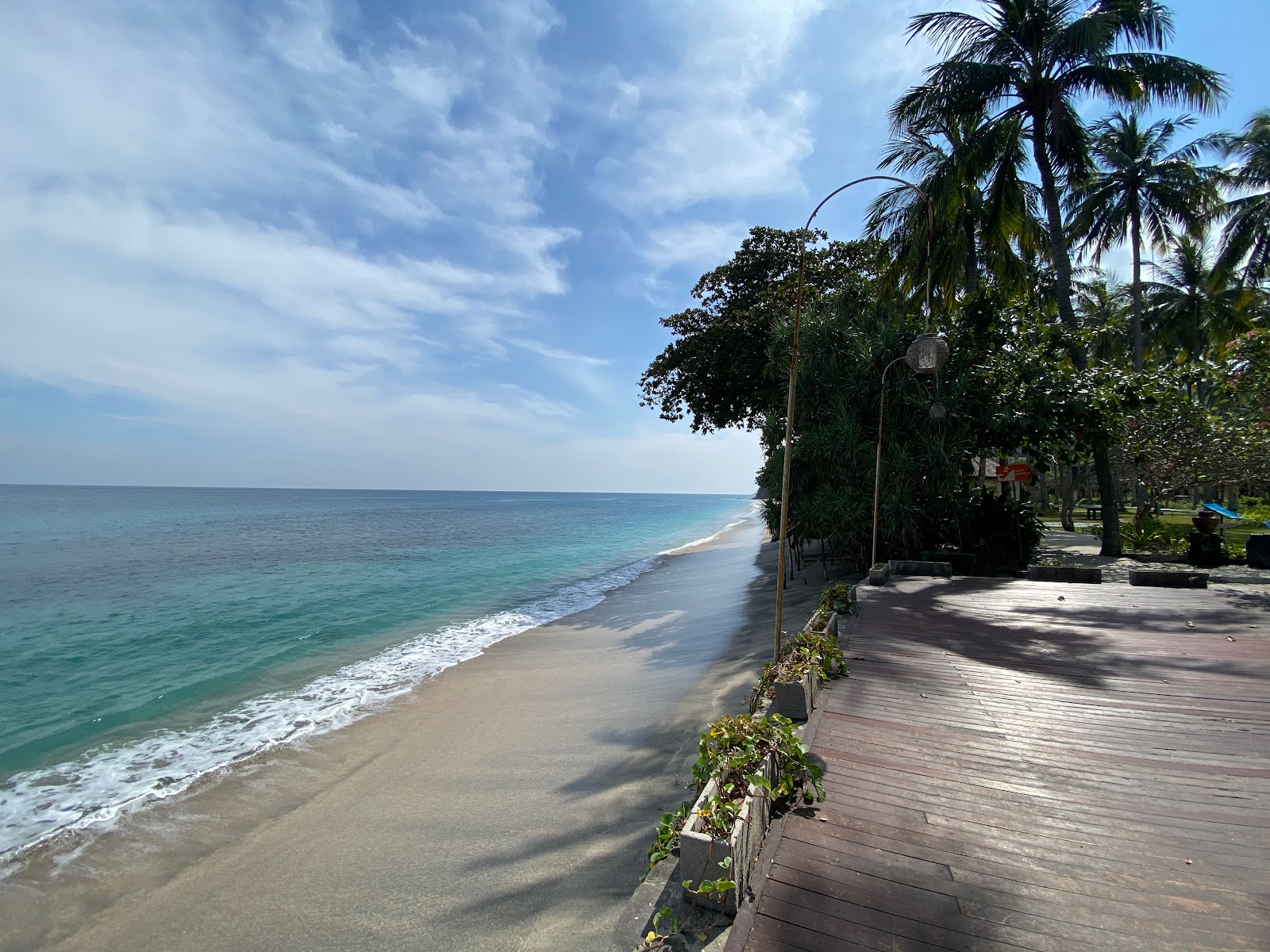 Foto de Katamaran Resort Beach con agua cristalina superficie