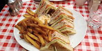 Club sandwich du Restaurant de cuisine américaine moderne Schwartz's à Paris - n°11