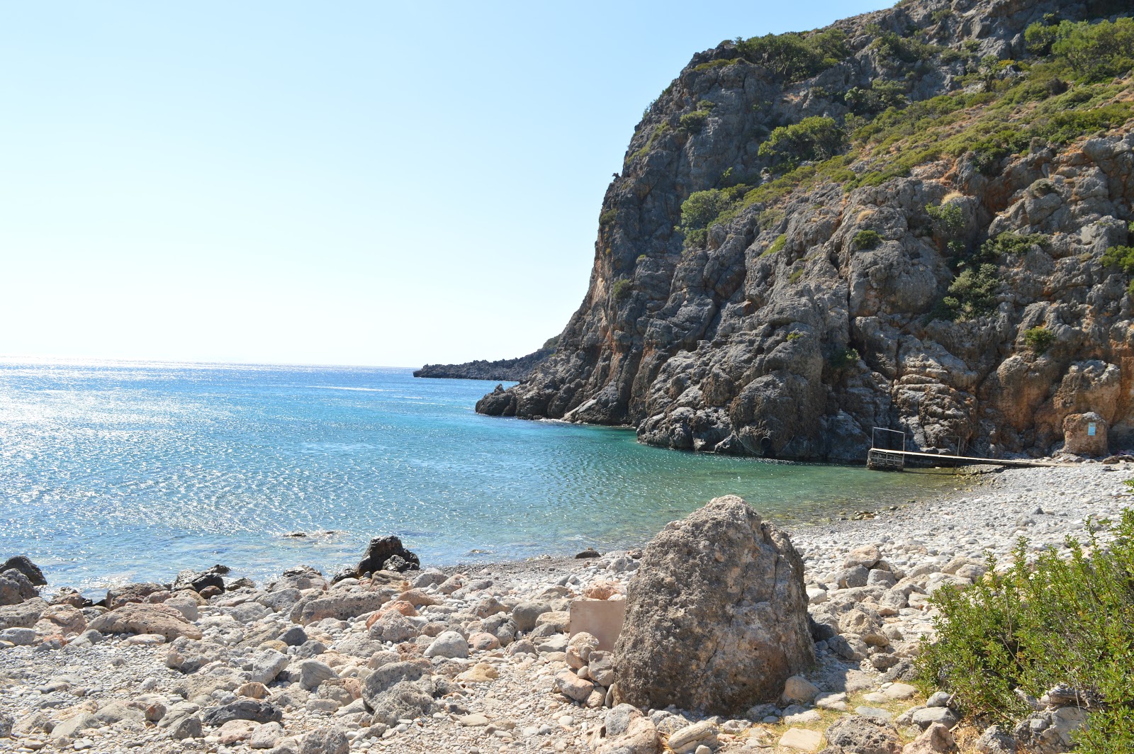 Zdjęcie Lissos beach poparte klifami