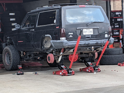 Tire Shop «Discount Tire Store - Roanoke, TX», reviews and photos, 1330 US-377, Roanoke, TX 76262, USA