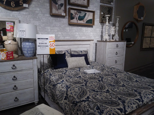 Furniture Store «Ashley Furniture HomeStore», reviews and photos, 651 Interstate 35 Business Loop, New Braunfels, TX 78130, USA