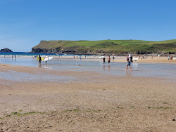 Photo de Polzeath beach avec baie longue