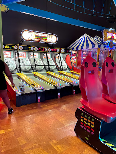 Restaurant «Main Event Entertainment», reviews and photos, 28248 W Diehl Rd, Warrenville, IL 60555, USA