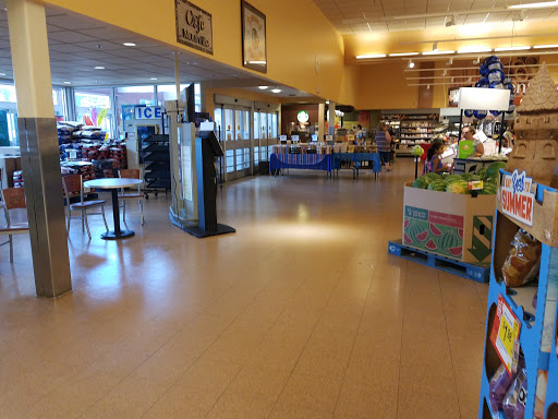 Grocery Store «Stop & Shop», reviews and photos, 2020 Norwich-New London Turnpike, Montville, CT 06353, USA