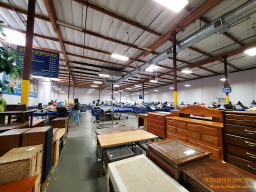 Outlet Store «Goodwill Outlet», reviews and photos