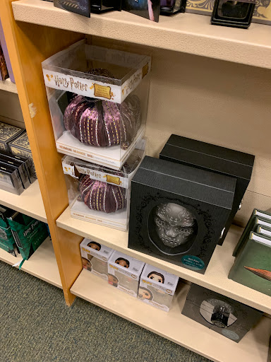 Book Store «Barnes & Noble Booksellers Moorestown», reviews and photos, 1311 Nixon Dr, Moorestown, NJ 08057, USA