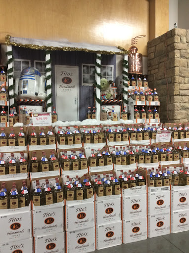 Liquor Store «Lukas Liquor Superstore», reviews and photos, 13657 Washington St, Kansas City, MO 64145, USA