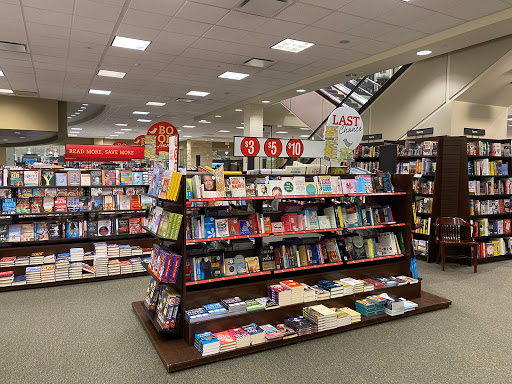 Book Store «Barnes & Noble Booksellers Clackamas Town Ctr Mall», reviews and photos, 12000 SE 82nd Ave, Portland, OR 97086, USA