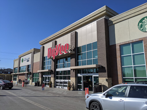 Grocery Store «Hy-Vee», reviews and photos, 1500 Central Park Commons Dr, Eagan, MN 55121, USA