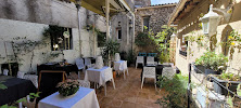 Atmosphère du Restaurant La table de Laurine à Saint-Paul-en-Forêt - n°13