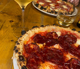 nineOfive Düsseldorf, •Pizza and Wine Place• photo