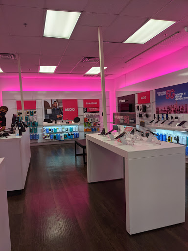 Cell Phone Store «T-Mobile», reviews and photos, 2431 US-1, North Brunswick Township, NJ 08902, USA
