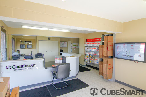 Self-Storage Facility «CubeSmart Self Storage», reviews and photos, 665 S Green Bay Rd, Waukegan, IL 60085, USA