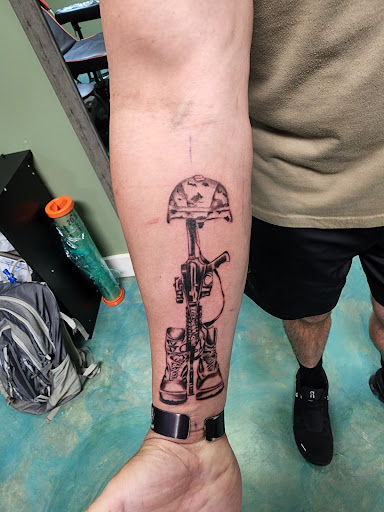 Explore jet tattoo ideas, creative tattoo ideas in Bremen, available at Black Lantern Tattoo