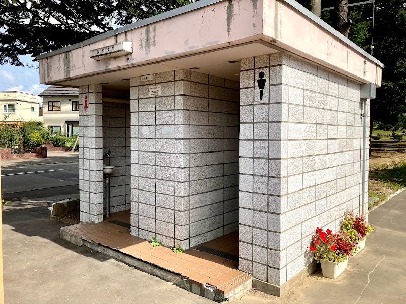 【冬期開放】西岡公園 公衆トイレ(管理事務所)