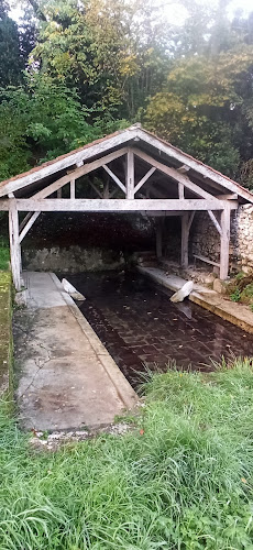 Lavoir et fontaine gothique à La Romieu