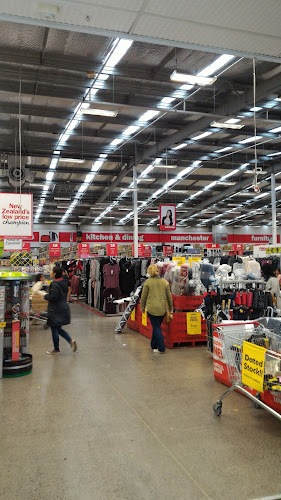 Reviews of The Warehouse Botany Downs in Auckland - Shop