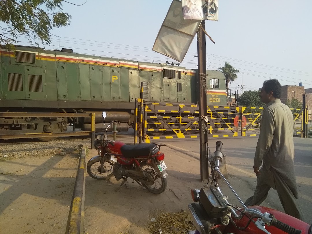 Mehadi Mohallah Railway Crossing Bus Stop