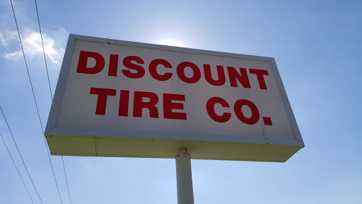 Tire Shop «Discount Tire Store - Palatine, IL», reviews and photos, 1940 N Rand Rd, Palatine, IL 60074, USA