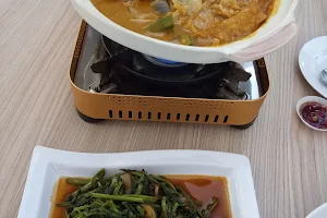 Ming Kitchen Live Seafood 名厨活海鲜 - Yew Tee Square image