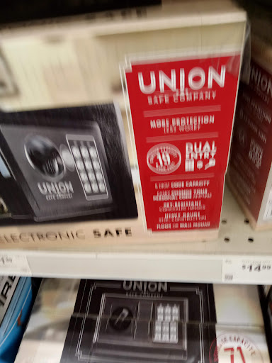 Hardware Store «Harbor Freight Tools», reviews and photos, 1835 S Mooney Blvd, Visalia, CA 93277, USA