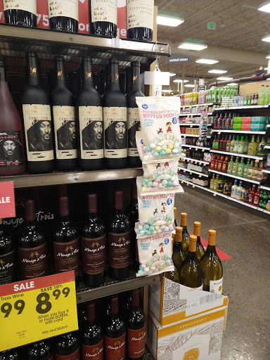 Shopping Mall «Gateway Shopping Center», reviews and photos, 9924 NE Halsey St, Portland, OR 97220, USA