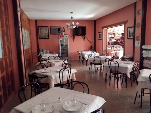 Hostal Restaurante El Desembarco en El Ronquillo