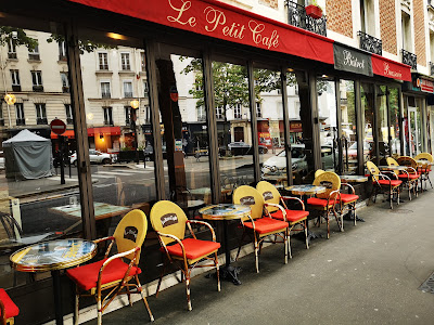 Le Petít Café à Paris