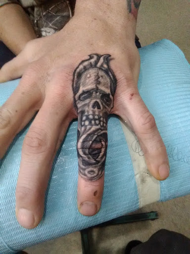 Tattoo Shop «Dna Studios LLC», reviews and photos, 137 S Park Ave, Warren, OH 44481, USA