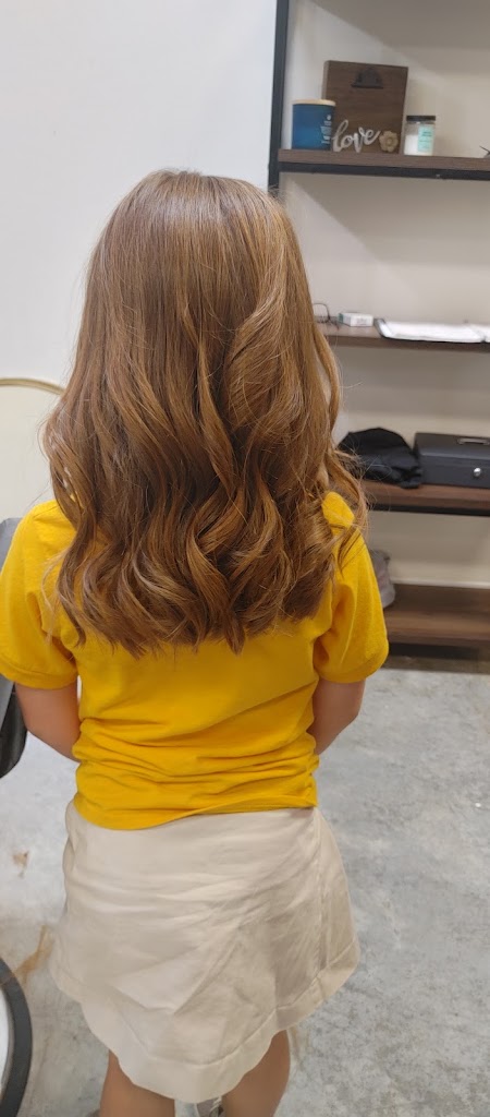 Salon 16 70438
