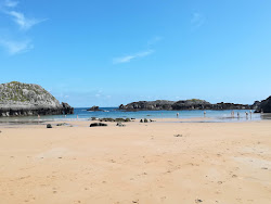Playa Cuarezo'in fotoğrafı dağlarla çevrili