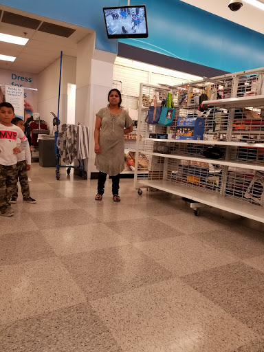 Clothing Store «Ross Dress for Less», reviews and photos, 249 Deane Dr, Rockford, IL 61107, USA