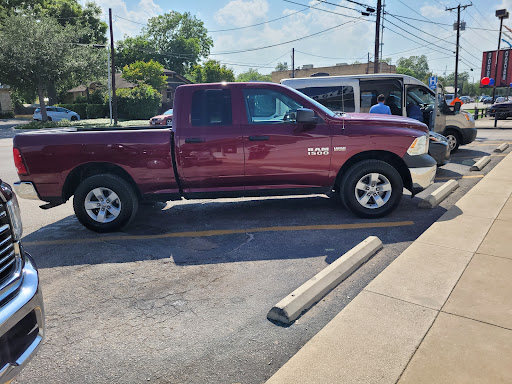 Used Car Dealer «Bluebonnet Chrysler Dodge», reviews and photos, 547 S Seguin Ave, New Braunfels, TX 78130, USA