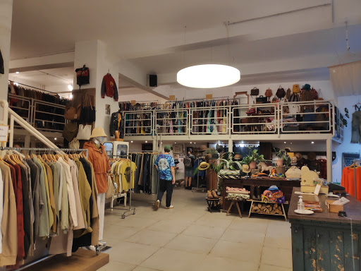 Retrock Designer Vintage Store