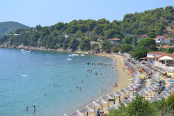 Foto di Spiaggia di Achladies area parzialmente ristrutturata