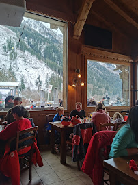 Atmosphère du Bar Restaurant Les Planards à Chamonix-Mont-Blanc - n°12