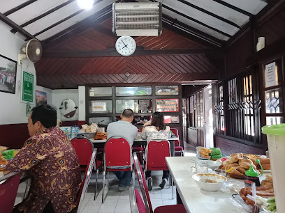 Rawon Rampal - Jl. Panglima Sudirman No.71A, Klojen, Kec. Blimbing, Kota Malang, Jawa Timur 65111, Indonesia