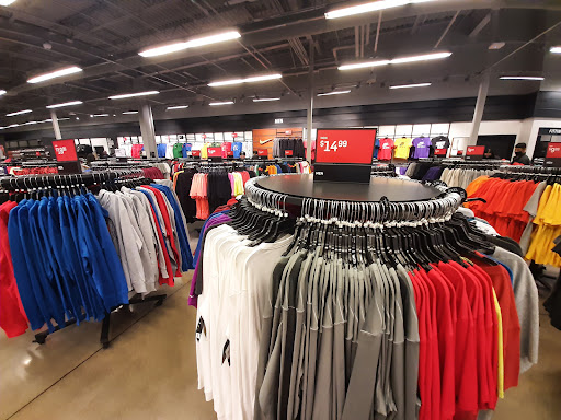 Clothing Store «Nike Factory Store», reviews and photos, 1101 Outlet Collection Way, Auburn, WA 98001, USA