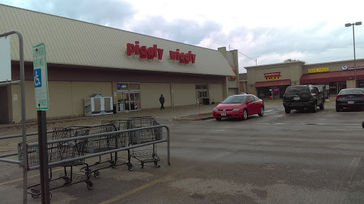 Piggly Wiggly, 2215 80th St, Kenosha, WI 53143, USA, 