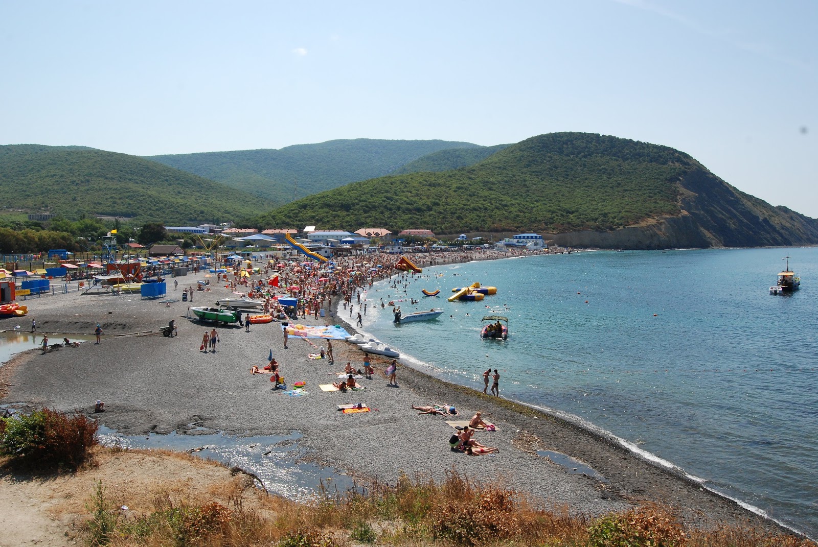 Foto van Plyazh Sukko met ruime baai